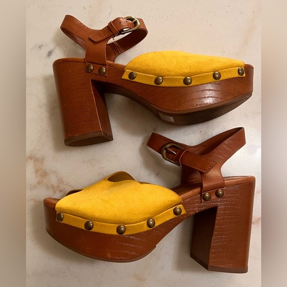 Indigo Rd. Women’s Size 6.5 Yellow Wood  Platform Ankle Strap Sandal Open Toe - Picture 1 of 5